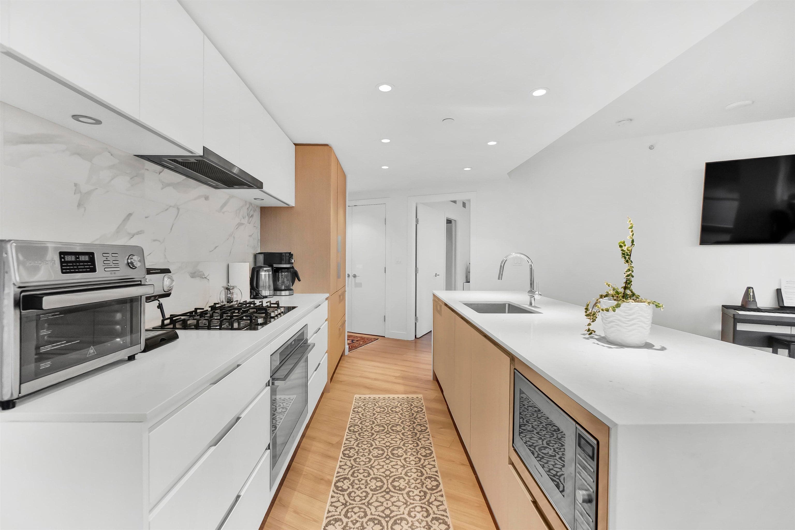 412 - 1500 Fern Street, North Vancouver - Image 10