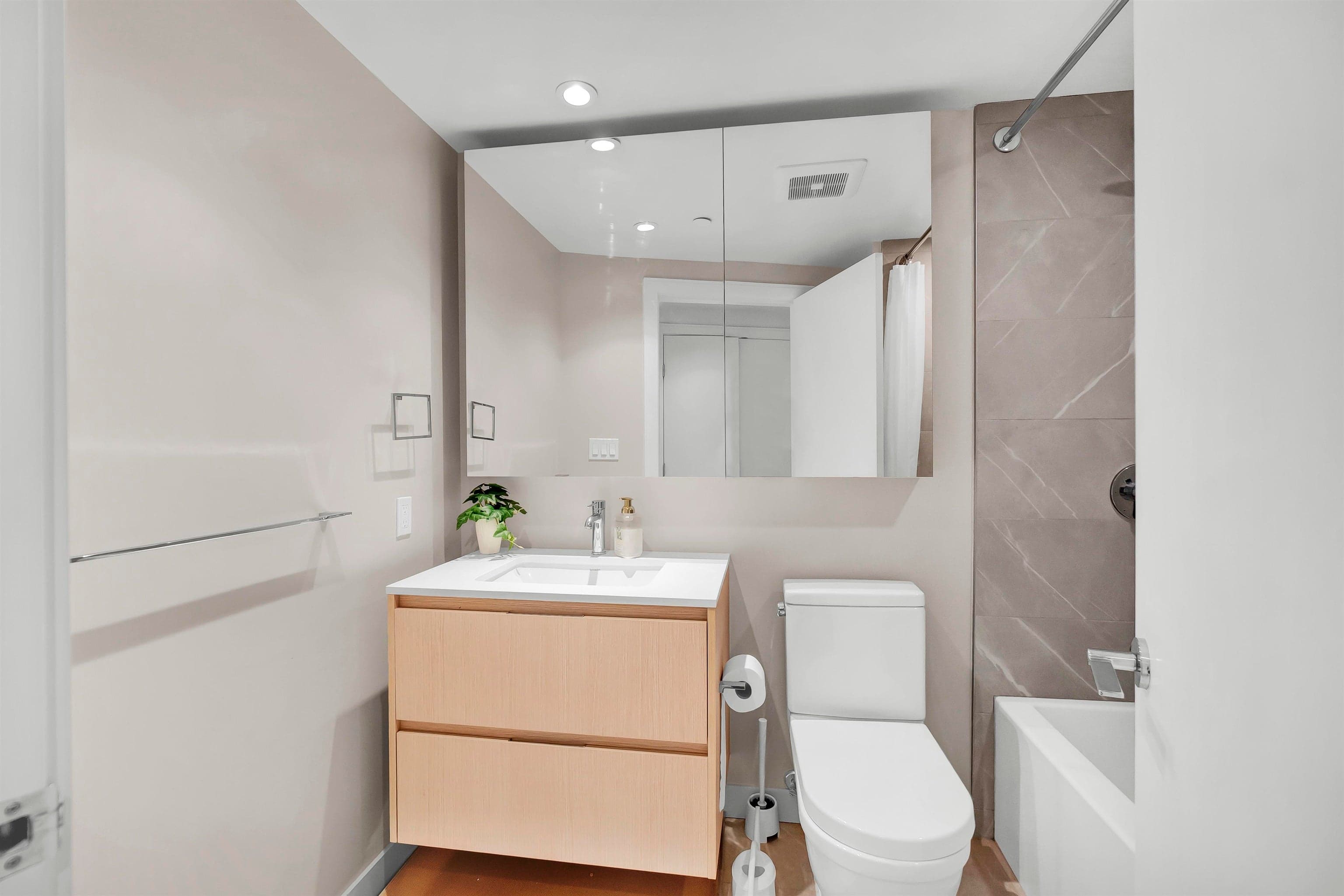 412 - 1500 Fern Street, North Vancouver - Image 26