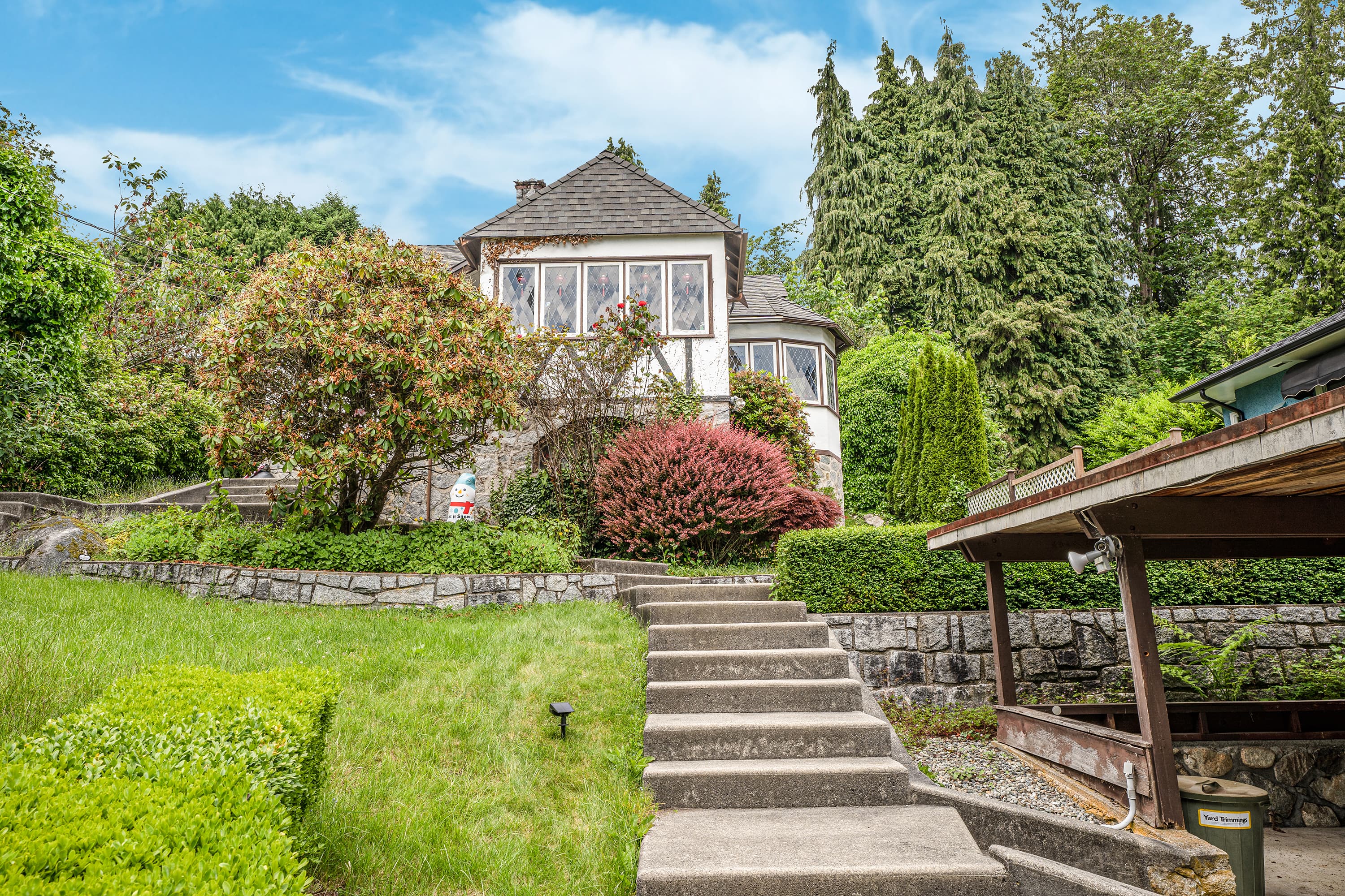 West Bay Spacious Ocean-View House For Sale