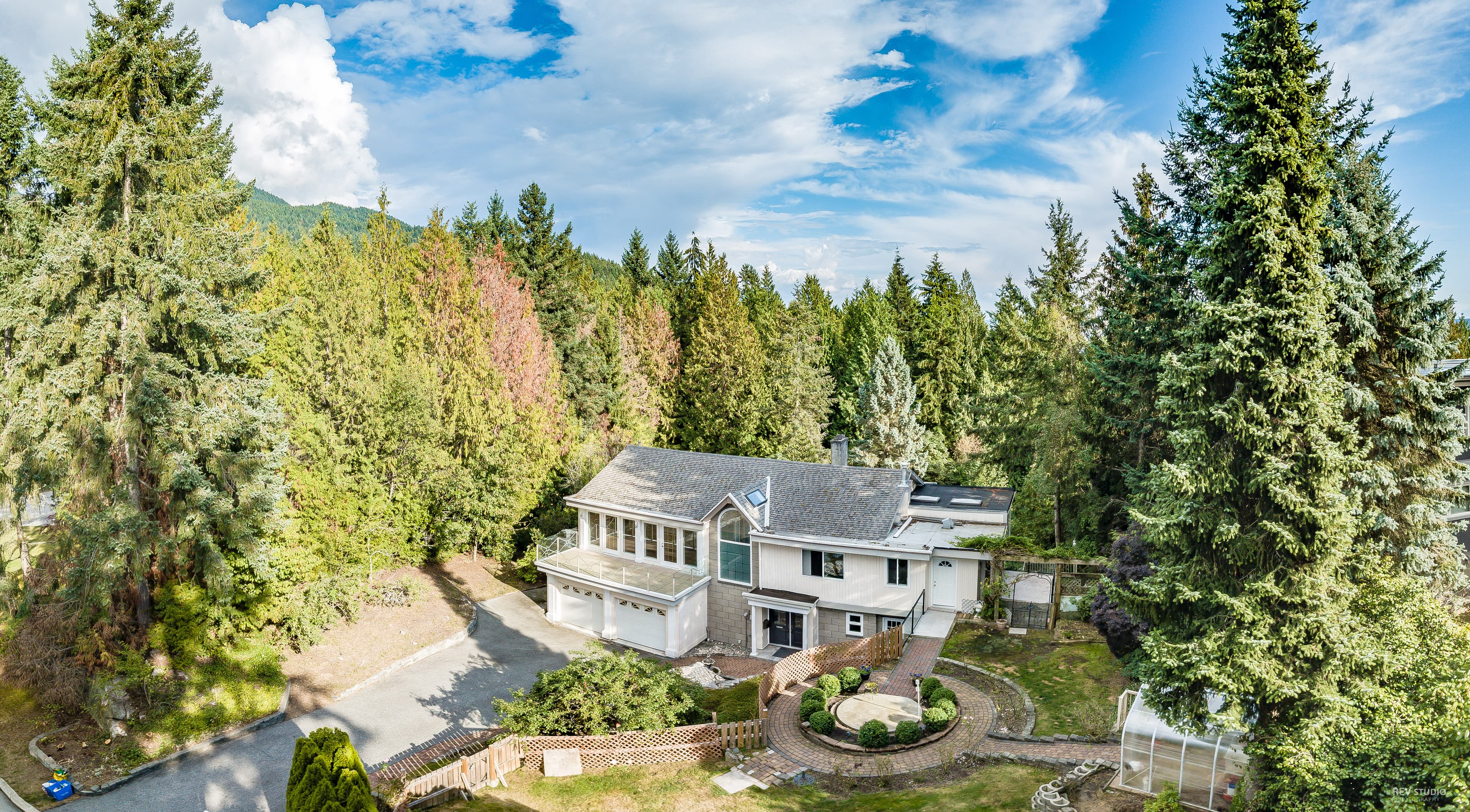 Spectacular Sunny and Bright House For Sale (Cypress Park Estate) - Image 6