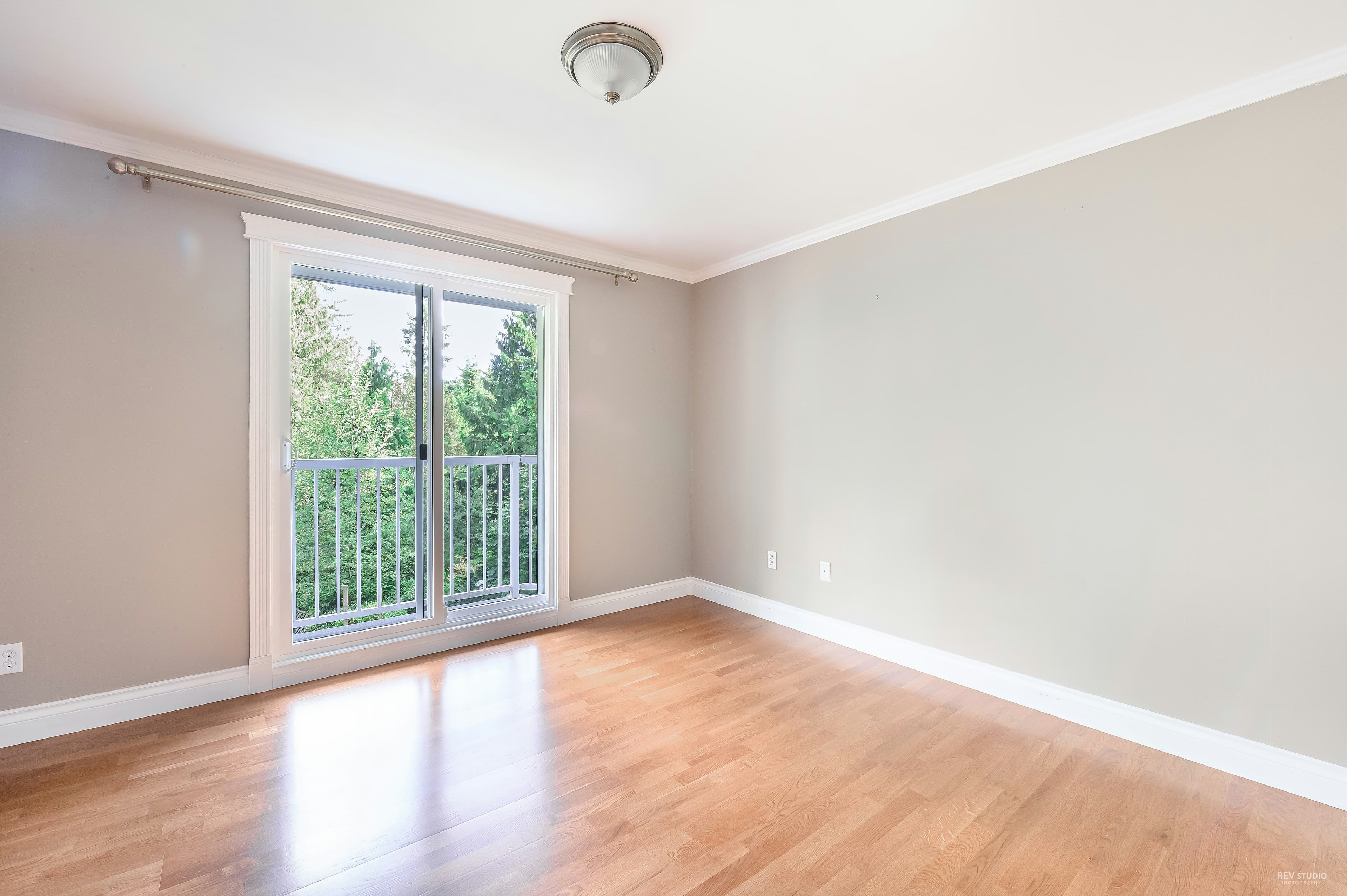 Spectacular Sunny and Bright House For Sale (Cypress Park Estate) - Image 4