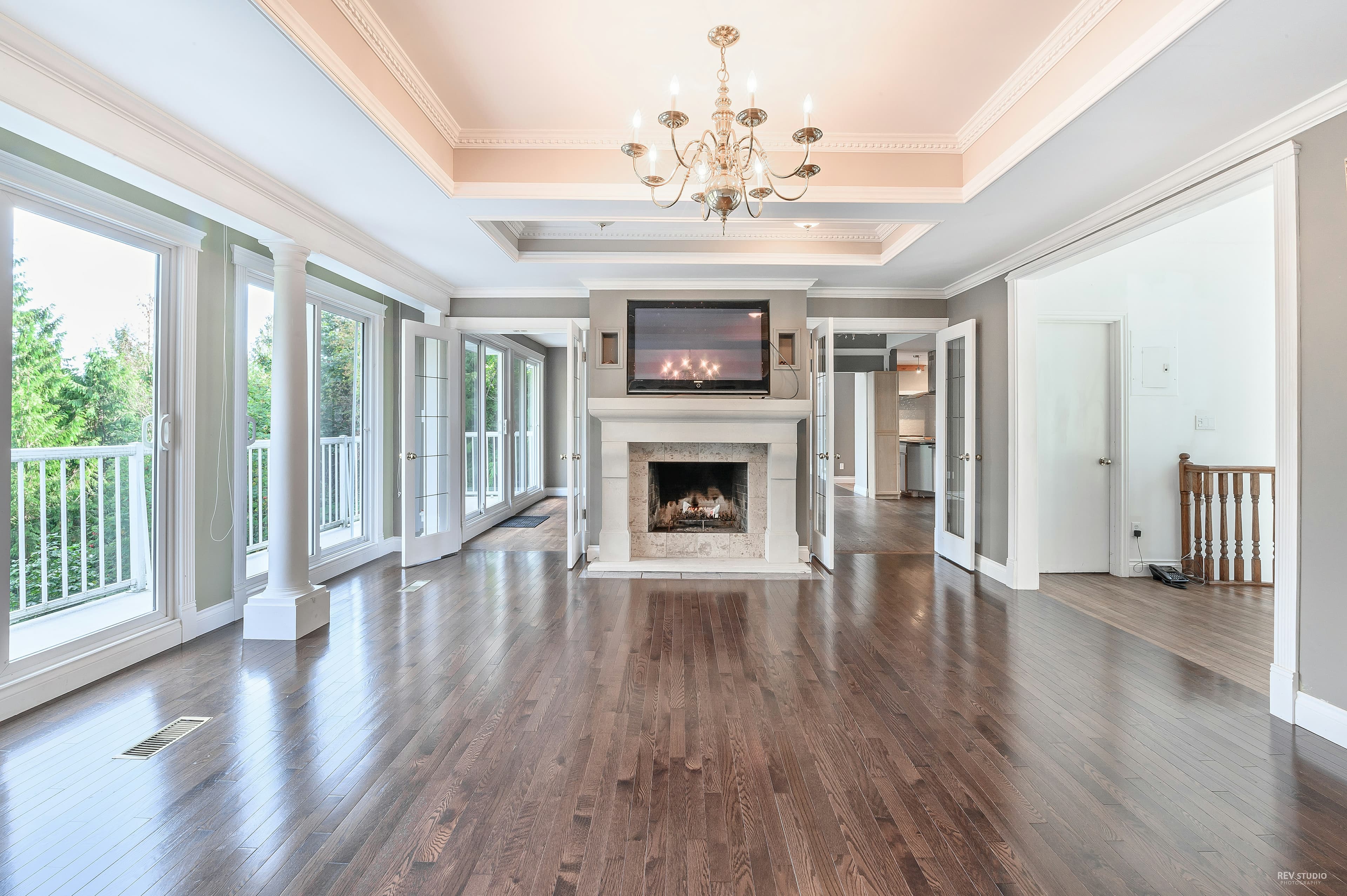 Spectacular Sunny and Bright House For Sale (Cypress Park Estate) - Image 2