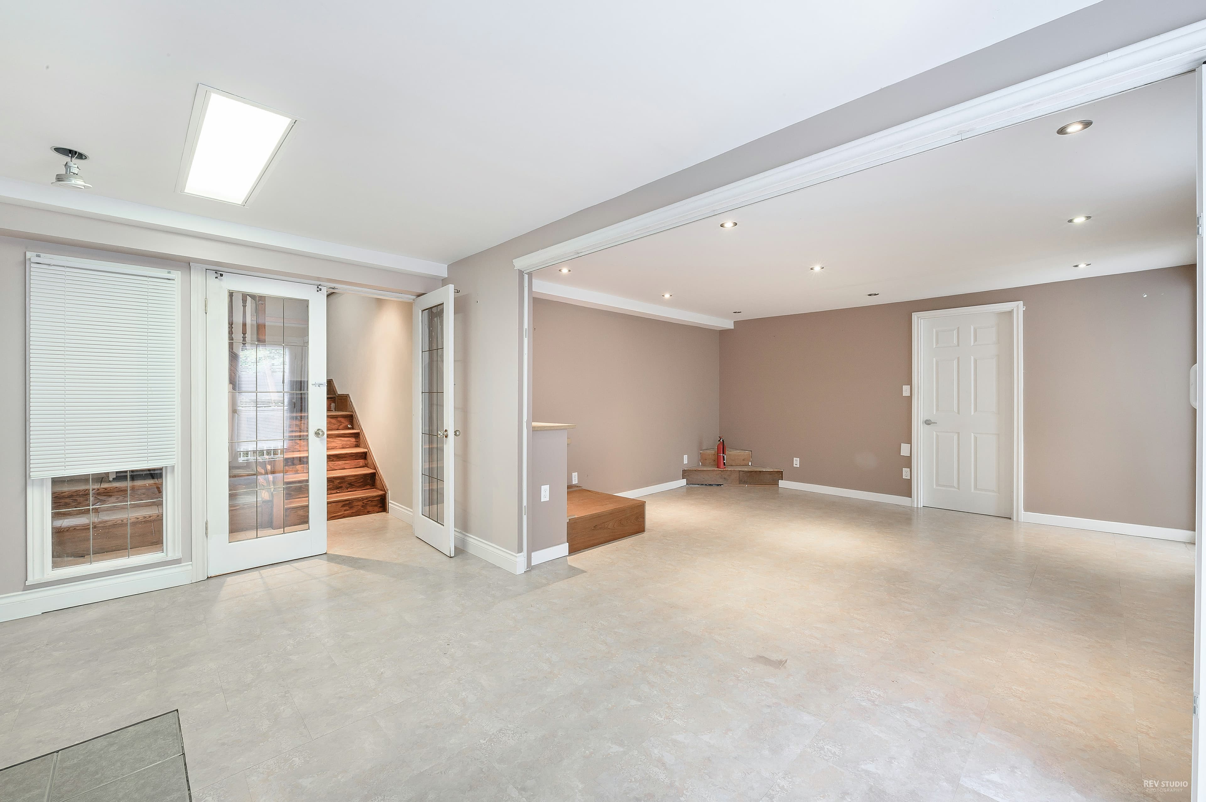 Spectacular Sunny and Bright House For Sale (Cypress Park Estate) - Image 3