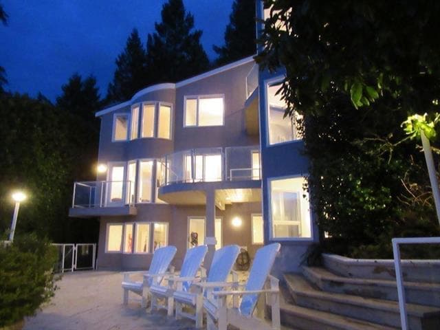 West Vancouver Gorgeous Waterfront House - Image 4
