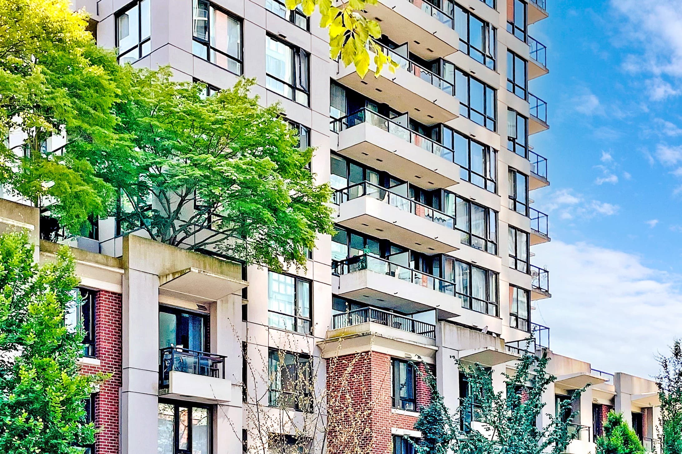Yaletown Luxury Townhouse For Sale - Image 2