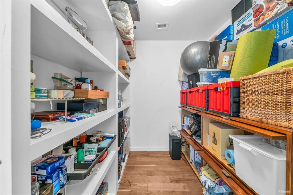 Vancouver West Luxury with Upgrade Air Conditioning 2 Rooms 2 Bathrooms - Image 1